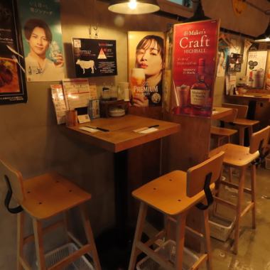 ■□■デートや仲間同士の飲み会に最適のハイテーブル!■□■2席×6卓。4名様でもご利用いただけます!バルのお洒落な雰囲気を感じながら、2人だけの時間をお楽しみください! ※パーテンションを設けております。