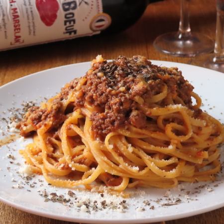 肉寿司やステーキはもちろん、パスタまでA5黒毛和牛使用！