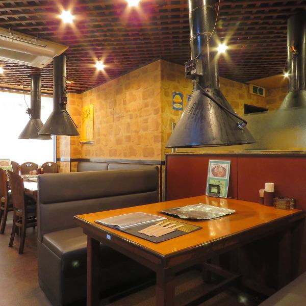 The calm and warm interior is perfect for eating delicious yakiniku ♪ A homey atmosphere with a feeling of relief somewhere ◎ Use by small groups of 2 to 3 people, use by families, groups Until use, you can use it widely.☆ Reservation is recommended online reservation ☆