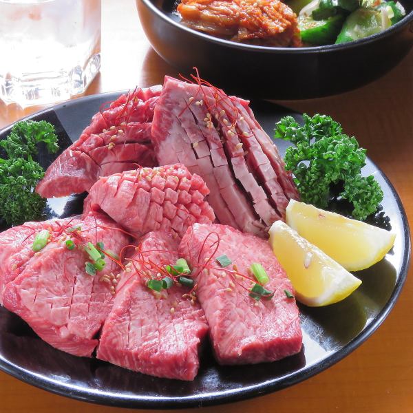 [Popular] Thick sliced top harami (1580 yen), thick sliced top tongue (1180 yen)
