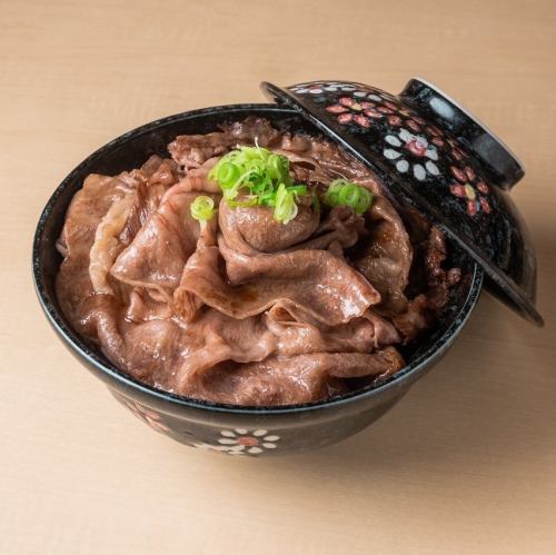 【A5サーロイン使用】秘伝のタレがウマい！◆すき焼き丼　2000円(税込)