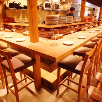 High chair counter seat is perfect for one person or date scene ♪