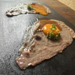 烤黑毛和牛里脊肉 - 配蛋黄 -