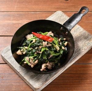 奶油炒香腸和菠菜