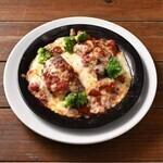 漢堡牛排和濃鬱的博洛尼亞肉醬