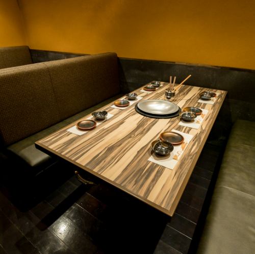The easy-to-sit bench seat is ideal for family meals.Meals with children are also welcome at Takashi.