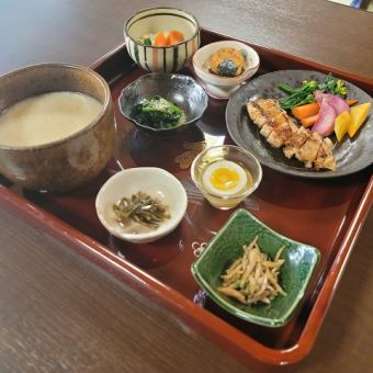 [Lunch] ☆ 8 dishes in total ☆ Sprouted brown rice porridge & side dish and free-range chicken yuzuan-yaki