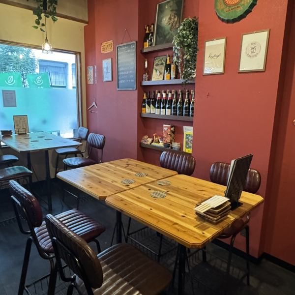 駅から2分！商店街の外側にございます。ディナー・バーなど深夜までゆっくり楽しめるため、お買い物帰りやお食事に、お酒を楽しみに、もう1杯飲みたいという時にも気軽ご利用いただきやすいお店です♪。貸切利用は15名様～でOK！各種宴会にもご利用ください。