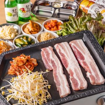 【極厚豚のサムギョプサル食べ放題☆豪華13品付き】2時間3300円クーポン利用で→