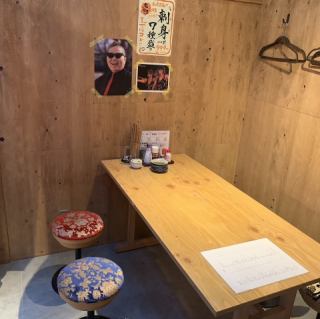 还有分开的座位，可以像包房一样享受。