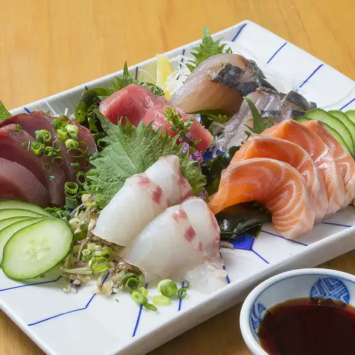 名物！刺身7種盛りは必食の逸品！目利きで仕入れた新鮮はコスパ◎刈谷で飲むならノボル2！