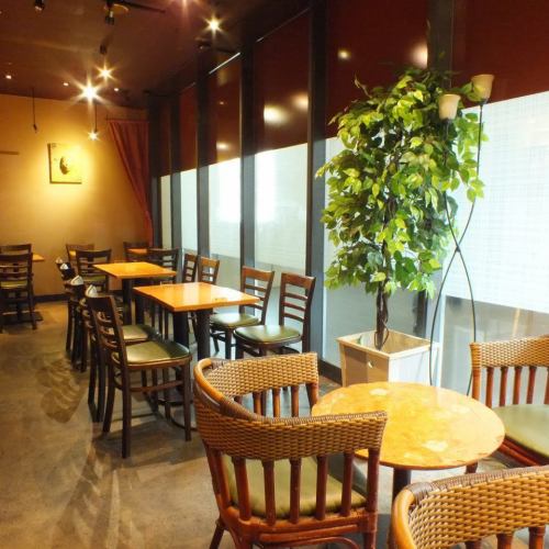 A stylish interior where you can smoke ♪ Reservations can be made from a small number of people to a large number of people