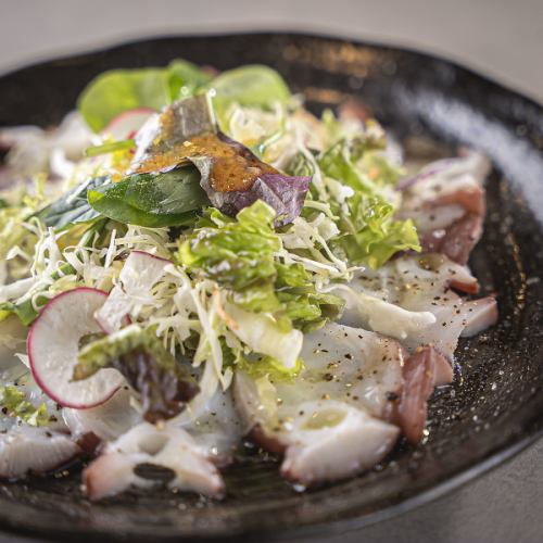 自家製の一品料理とお酒