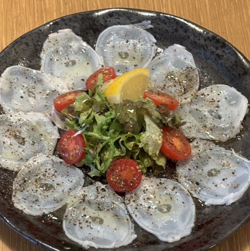 【目でも楽しめる美しい盛り付け♪】鮮度抜群！タコのカルパッチョ