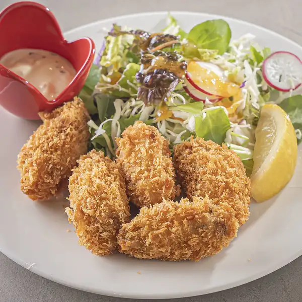 【外はサクサク中はジューシー】絶品なカキフライ！