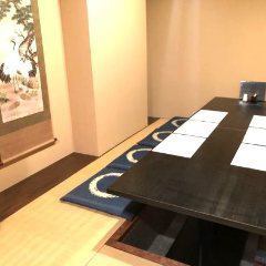 お取引先との接待や会食など、大切な方とのお食事の際には個室をご利用ください。和の情緒を感じられる完全個室は、最大20名様までの収容が可能。周りの喧騒から少し離れて、おくつろぎいただきながらプライベートなひと時を過ごせます。