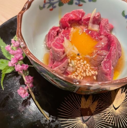 ≪交雑牛≫ 牛もも肉のユッケ