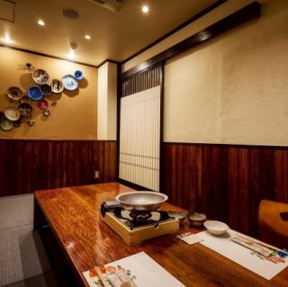 【ファミリーもOK◎】周りを気にせず楽しめるお座敷をご用意！お座敷なので小さなお子様も安心してお食事をお楽しみいただけます。まったり飲むも、わいわい騒ぐも、プライベート空間で周りを気にせず楽しめます！