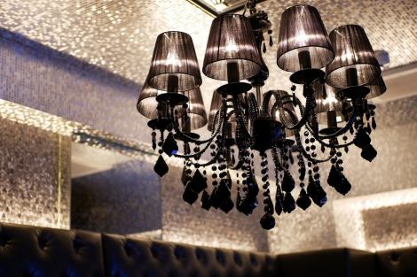 [A private room for 10 to 12 people with a calm atmosphere] This private room, with a black motif, has an adult, chic atmosphere.This is a completely private karaoke space! Please enjoy the luxurious and relaxing atmosphere.Great for entertaining guests too!