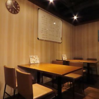 様々なシーンに対応できるテーブル席をご用意しております。飲み会・ご宴会・同窓会・女子会など、プライベートからビジネスシーンまで様々なシーンに合わせてご利用いただけます。