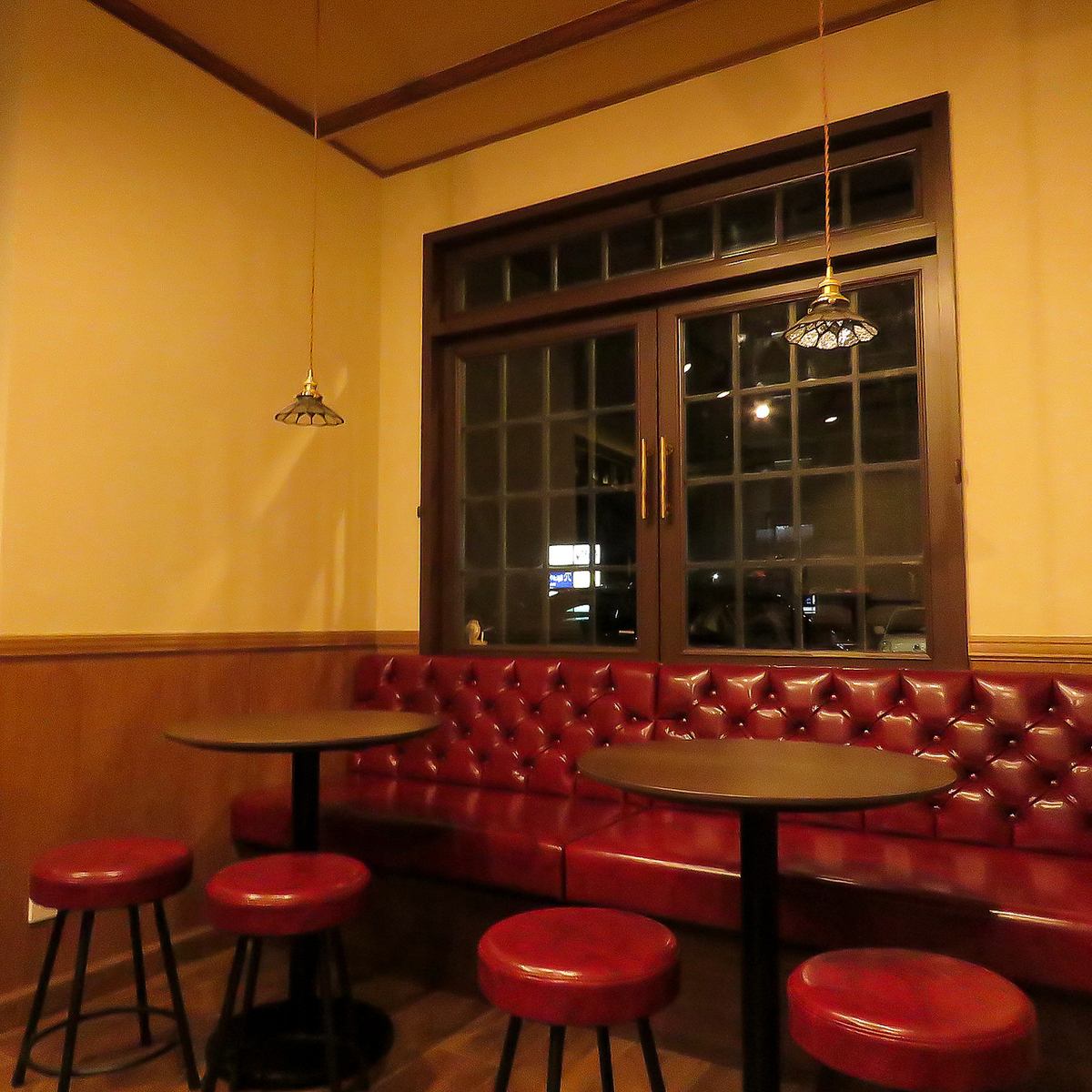 We also have counter seats, so please stop by after work.