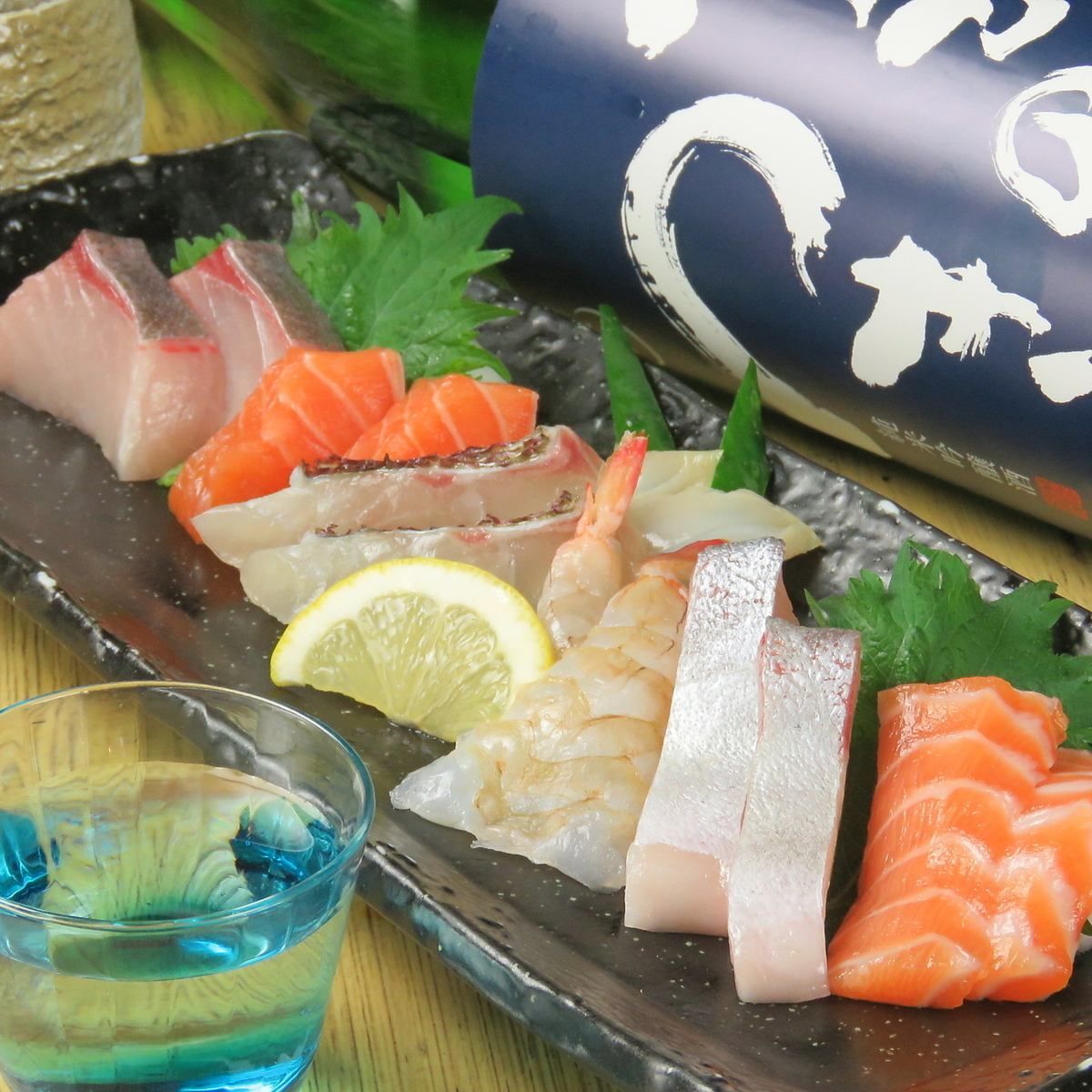 ボリューム満点の刺身盛り合わせなど、こだわりの海鮮を堪能！