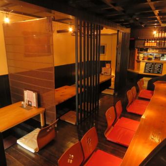 ２名がけテーブル席ございます。