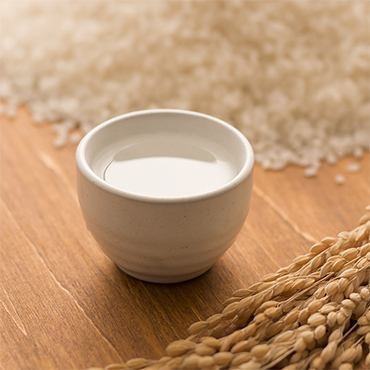 旬の素材を『原始焼き』で、季節の日本酒とともに心ゆくまで堪能