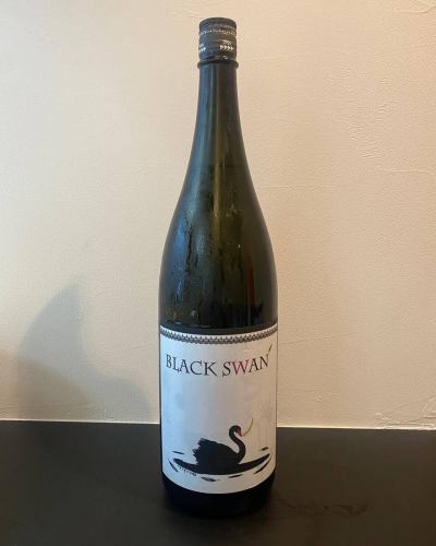 Newly arrived Japanese sake
What is waiting for you chilled is... 🎉

Black Swan👏👏👏

The rice used is Milky Queen, and the gentle sweetness of the rice is mixed with the citric acid to create a sweet and sour, insanely delicious taste 🍶♡

#Nango 18th Street Izakaya #Nango 18th Street Gourmet #Japanese Sake Izakaya #Japanese Sake Girls #Gourmet along Kiyota Street #Restaurant with great fried chicken #Dashimaki egg #Today I'm in the mood for cold sake