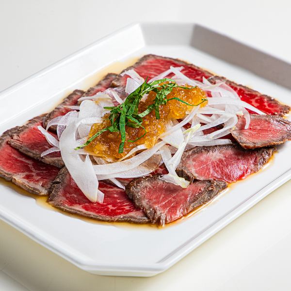 【数量限定！】交雑種のモモを使用した国産牛たたき♪約70g800円(税込)で提供♪800円(税込)
