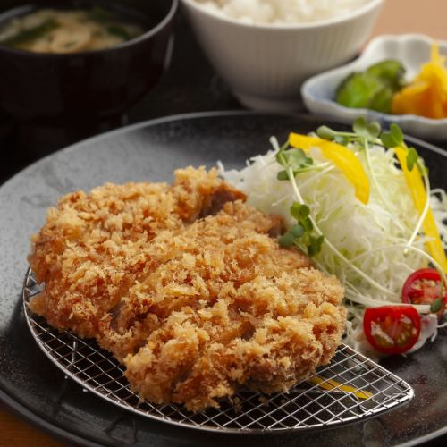 サクサク衣がたまらない♪至福の『ロースかつ丼御膳』