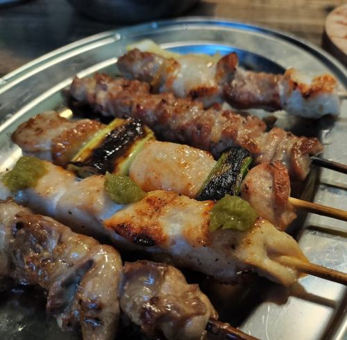 種類繁多的炭烤雞肉串。
