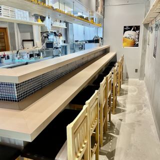 [Stylish counter seats] We offer fashionable and stylish counter seats that are recommended not only for one person, but also for a date. Please enjoy.