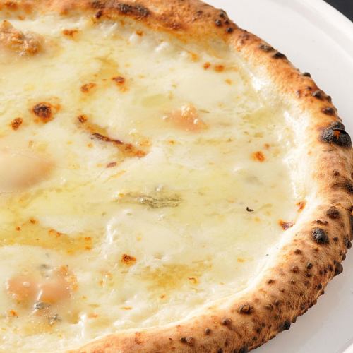 Gorgonzola pizza with caramelized onions