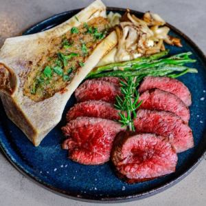 骨髄ごと焼き上げた特選赤身ステーキ