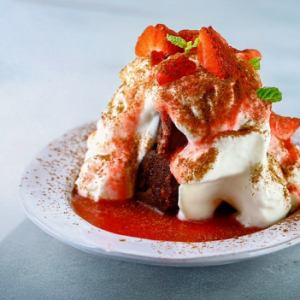 ベリーソースチョコレートケーキ