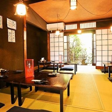 畳と窓から見える庭から和の雰囲気の中ゆっくりとご利用可能