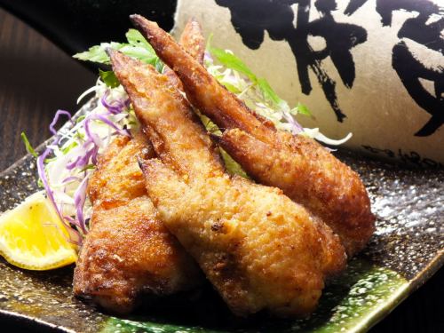 Deep-fried chicken wings garlic power