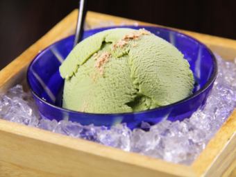 Ice cream (vanilla / matcha)