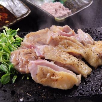 品嚐著名的熔岩烤當地雞和tataki櫻島雞...包含120分鐘無限暢飲【雪套餐】8道菜總計5,300日元