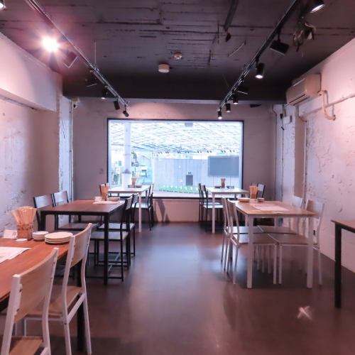 The second floor can be rented out for groups of 14 to 22 people.We offer a private space where you can fully enjoy special events and banquets.Please contact us for more details.