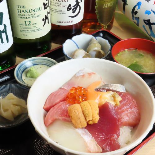 Bowl of rice topped with sashimi