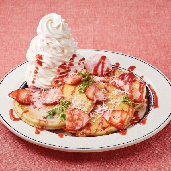 【華やかパンケーキで特別な時間を！】人気の練乳ストロベリーパンケーキ