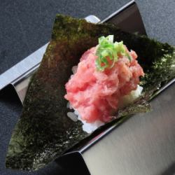 贅沢本鮪ネギトロ手巻き