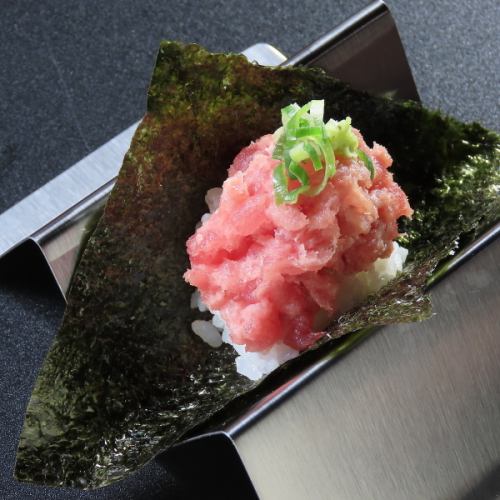贅沢本鮪ネギトロ手巻き