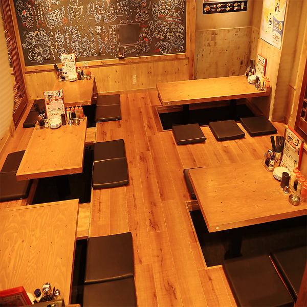 The private room with a sunken kotatsu can accommodate 20 to 28 people! It can be used for company drinking parties, year-end parties, and large girls' parties.Be sure to try the famous karaage, which won the Grand Prix Gold Award, and the popular chicken with bones, along with a highball♪ If you're looking for an izakaya in Fujigaoka, come to ``Gaburi Chicken''!