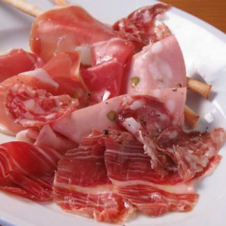 Assorted freshly cut Italian ham and salami
