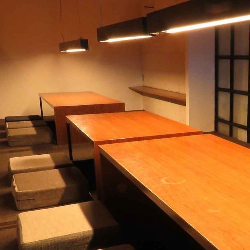 In addition to table seats, there are also private rooms with sunken kotatsu seats.
