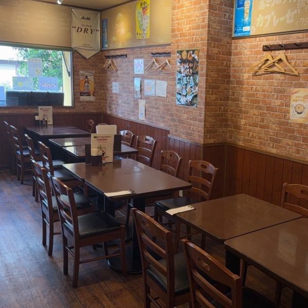当店は、落ち着いていただけるような雰囲気作りを心がけております◎気軽にいつでも来れるようなアットホームな空間が広がっており、温かみのあるインテリアと心地よい照明が、リラックスした時間をご提供。仕事帰りにふらっと立ち寄るのも良し、友人とゆっくり過ごすのも良し。ぜひ、心を癒しに当店へお越しください♪