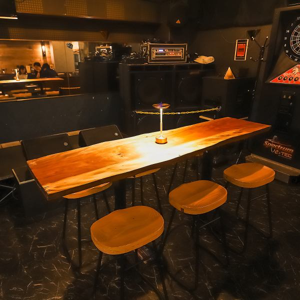 新しく生まれ変わった、洗練されたお洒落なカウンター席は当店の特等席です！重厚感がありながらも温かみのある空間で、美しい所作を眺めながら美酒を味わえます♪大切な方とのデートやご夫婦でのご利用など、2人でのんびりと語り合いながら、贅沢な時間をお過ごしください◎